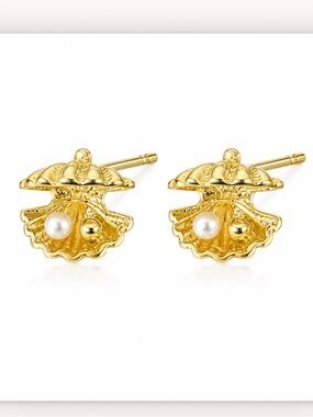 NEW Oshena shell earrings